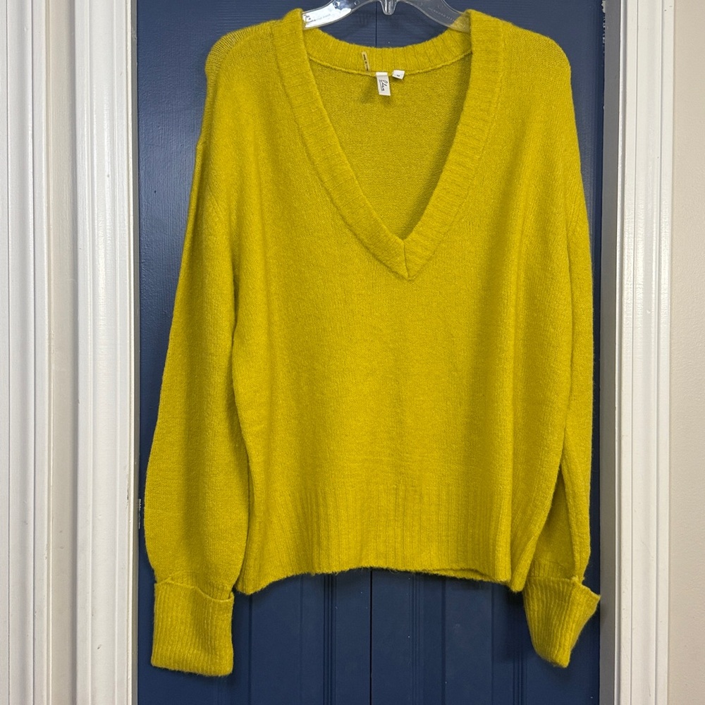 Elan Classic Mustard Wool Blend V-Neck Sweater Size Medium - Picture 2 of 6